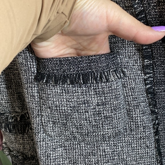 Elegant Black and Gray Tweed Jacket - Picture 4 of 4